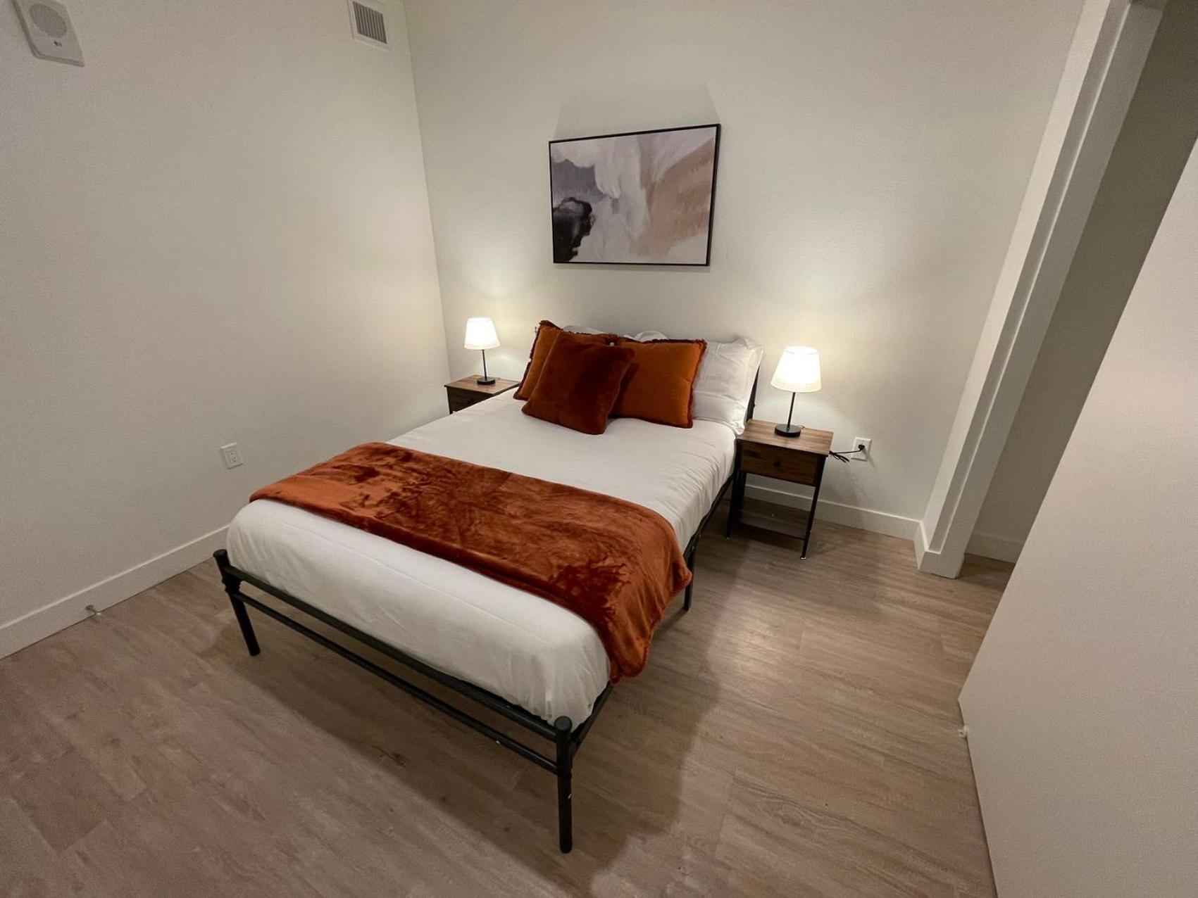Отель Chic Urban Retreat In Heart Of La, Steps From Attractions! Лос-Анджелес Экстерьер фото