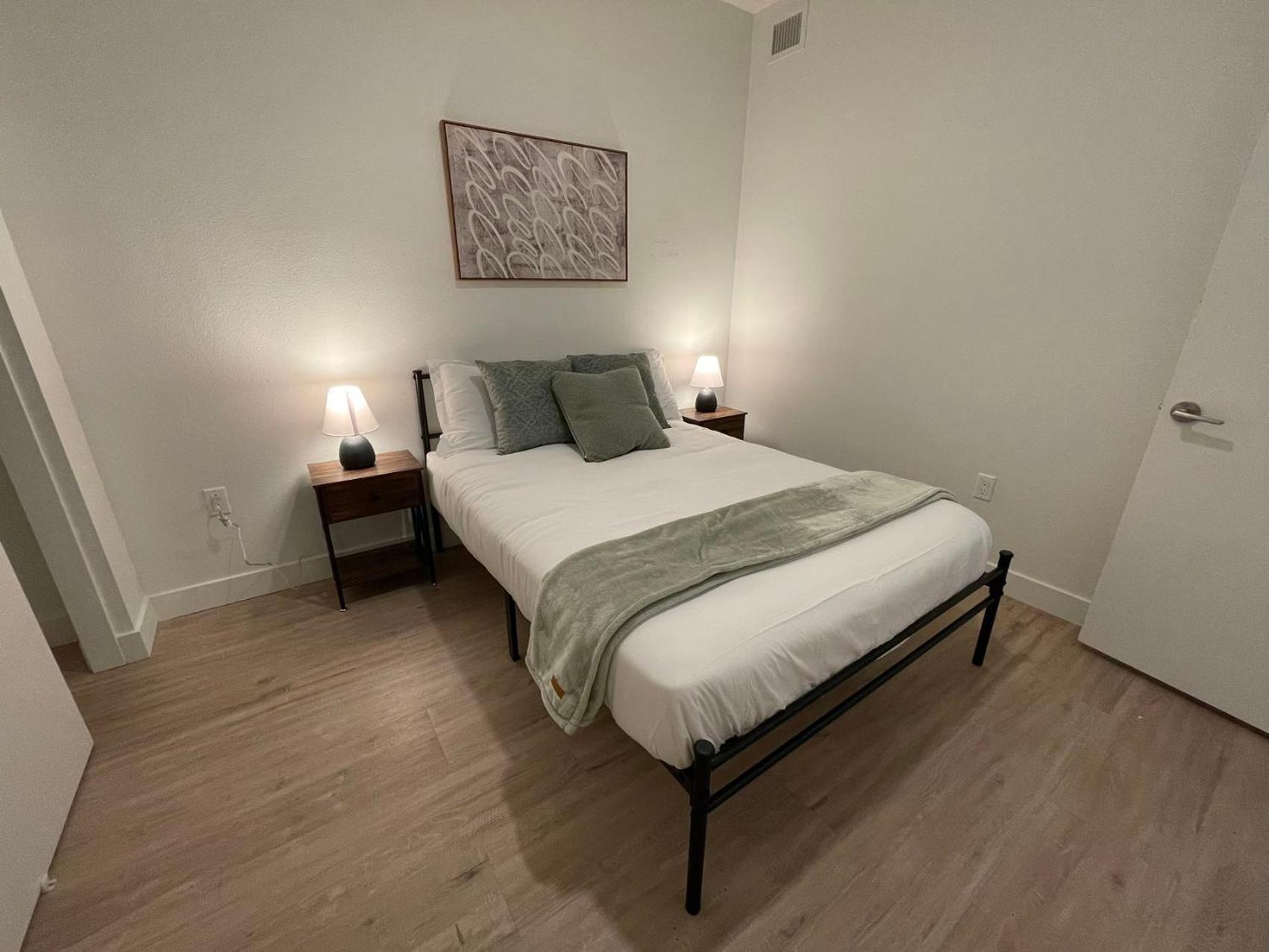 Отель Chic Urban Retreat In Heart Of La, Steps From Attractions! Лос-Анджелес Экстерьер фото