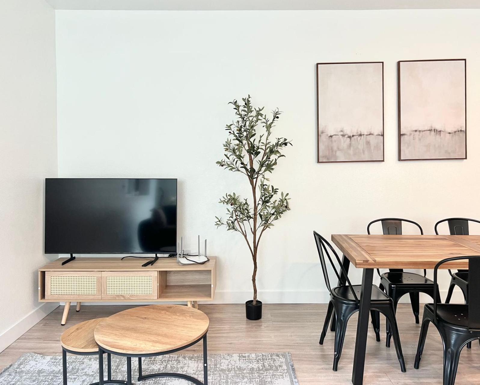 Отель Chic Urban Retreat In Heart Of La, Steps From Attractions! Лос-Анджелес Экстерьер фото